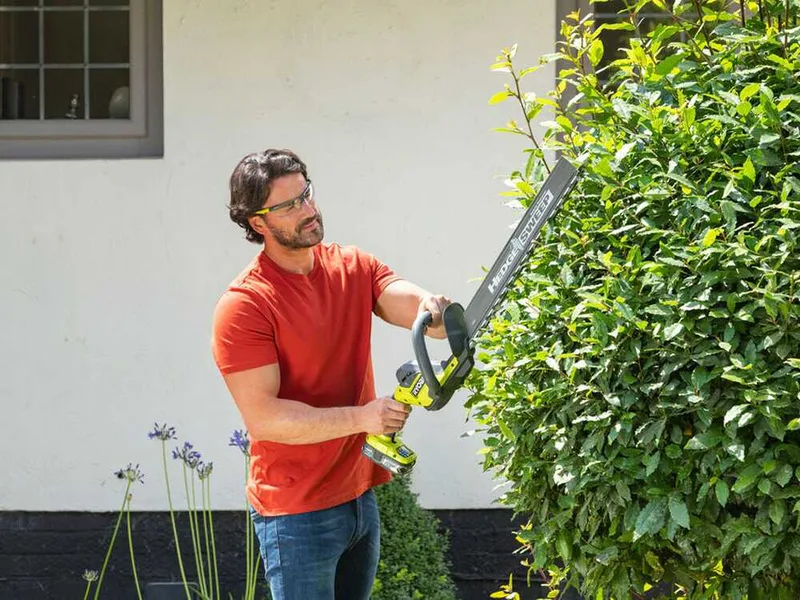 Ryobi RY18HT50A-120 - Taille-haie à batterie - Lame de 50 cm - 18V 2Ah