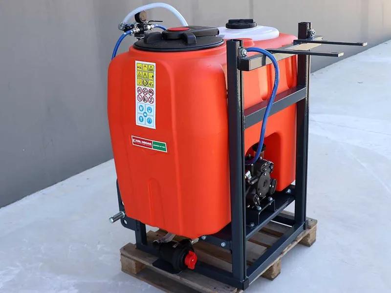 Dal Degan ILEO 200 L - Pulvéristeur porté à tracteur - pompe Comet APS 31