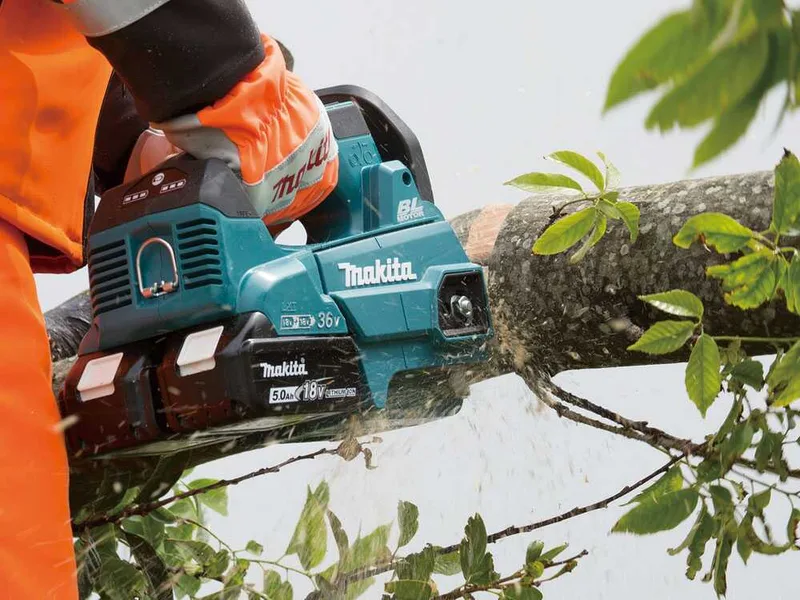 Makita DUC306Z - Tronçonneuse à batterie - Guide 30 cm - 36 V
