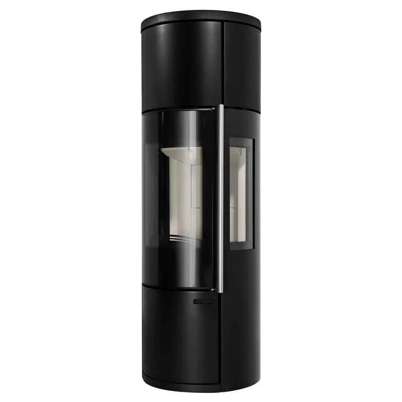 Schmitzker Fisterra Vista Heat poêle à bois en acier noir, avec vitrage sur trois côtés.