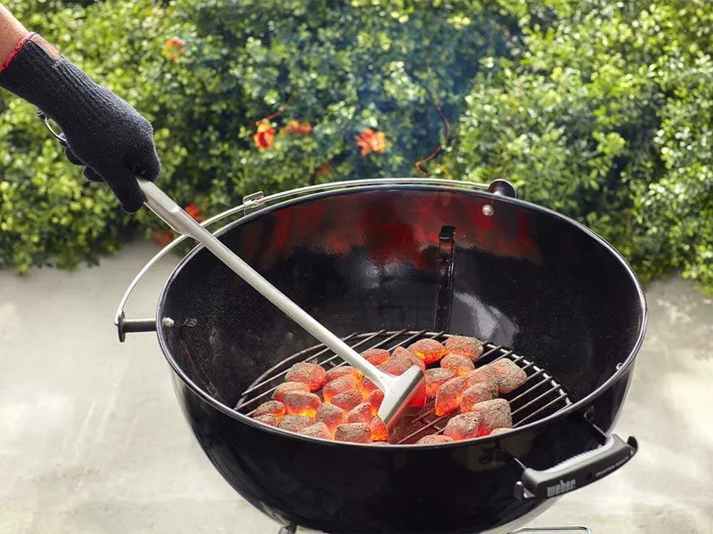 Pelle à charbon en acier inox Weber