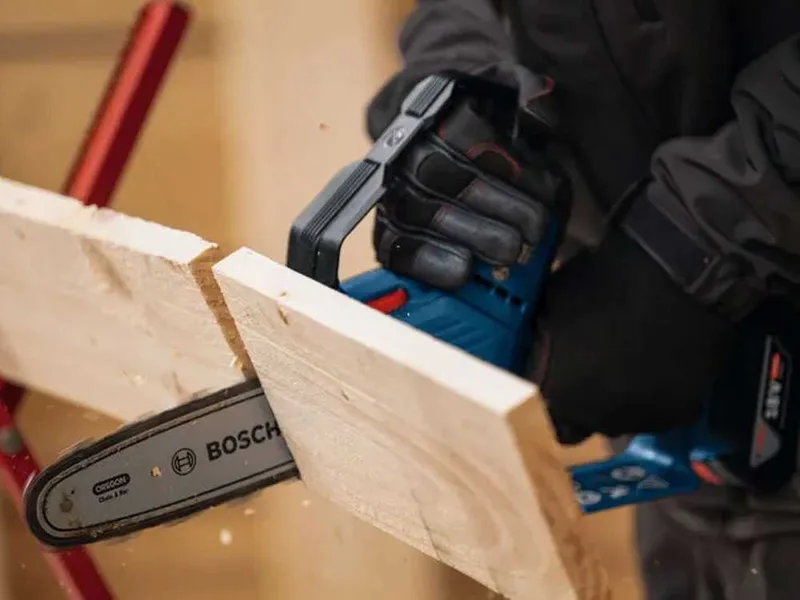 Bosch Professional GKE 18V‑20 - Élagueuse manuelle à batterie - 18 V 12 Ah