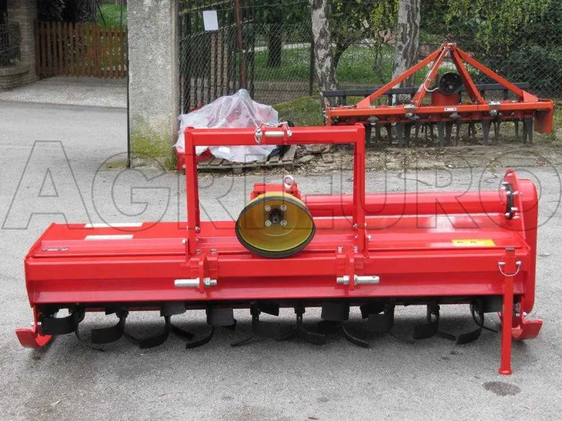 Top Line UR 204 - Fraise pour tracteur série médium - Cardan avec embrayage professionnel