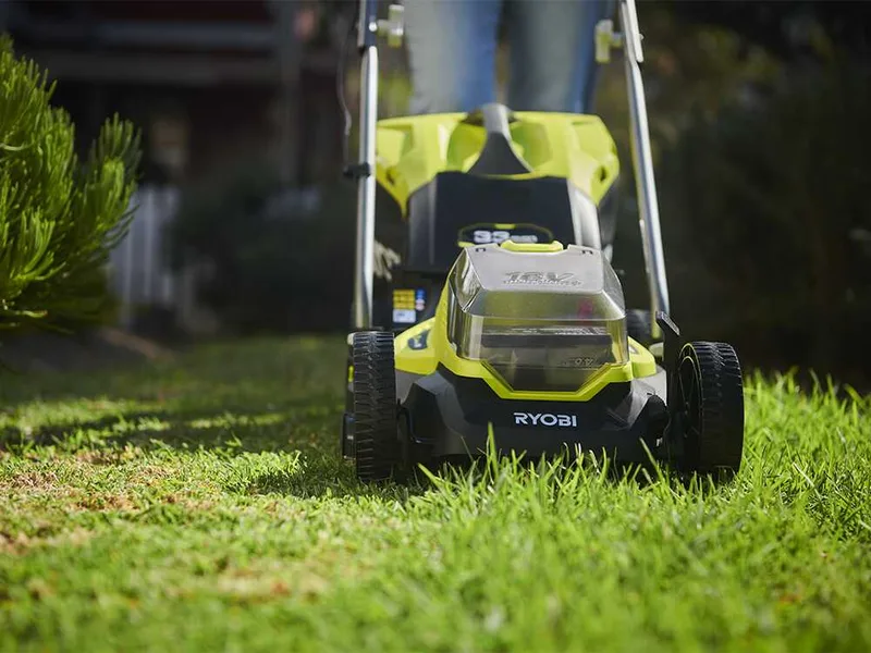 Ryobi OLM1833B - Tondeuse à gazon à batterie 18 V/4 Ah - Largeur de coupe 33 cm