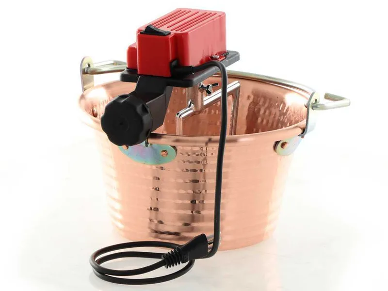 Chaudron électrique à induction en cuivre martelé pour polenta NuovaFac Cuoca Automatica base plate 4L - 5W
