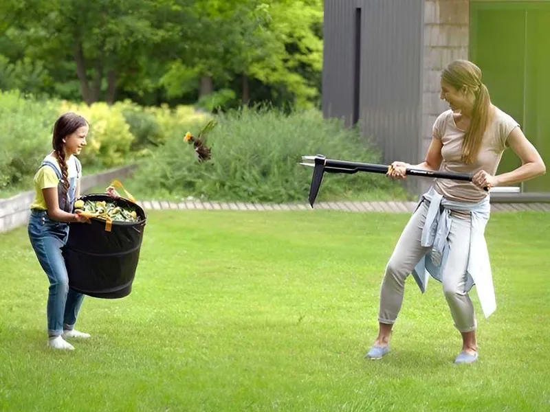 Fiskars Xact - Désherbeur manuel