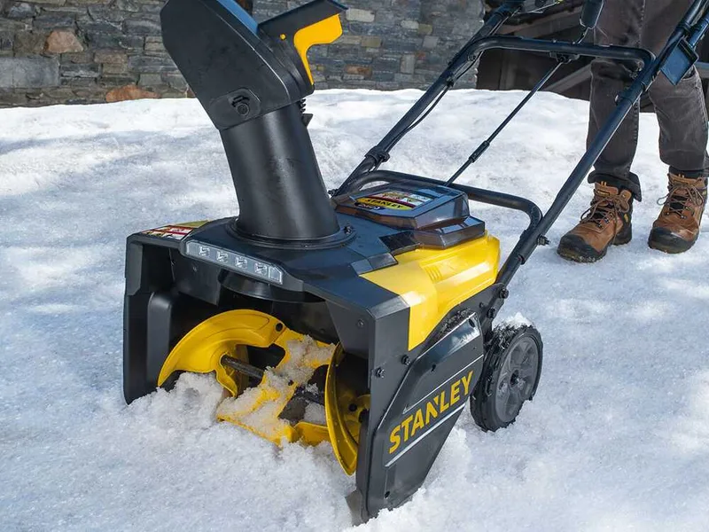 Stanley Fatmax SCSNP460R2-QW - Fraise à neige à batterie - 2 x 18 V 6 Ah