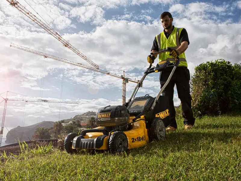 Tondeuse à gazon sur batterie DeWalt DCMW564P2-QW -2 Batteries 18V/5Ah - Largeur de coupe 48 cm