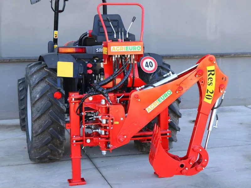 Agrieuro Top Line RES20 - Pelle rétro pour tracteur avec déplacement latéral