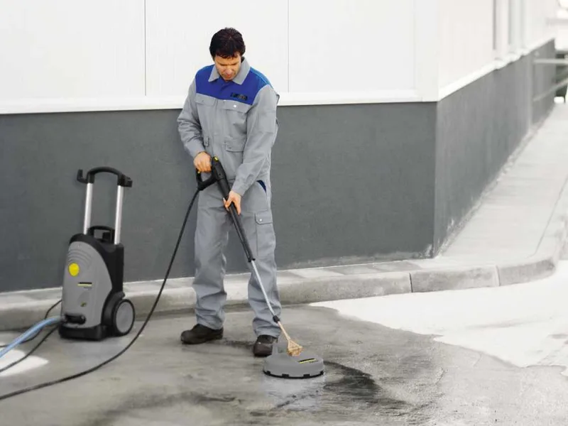Laveur de sols Kärcher FR 30 - Brosse avec buses rotatives haute pression pour sols durs
