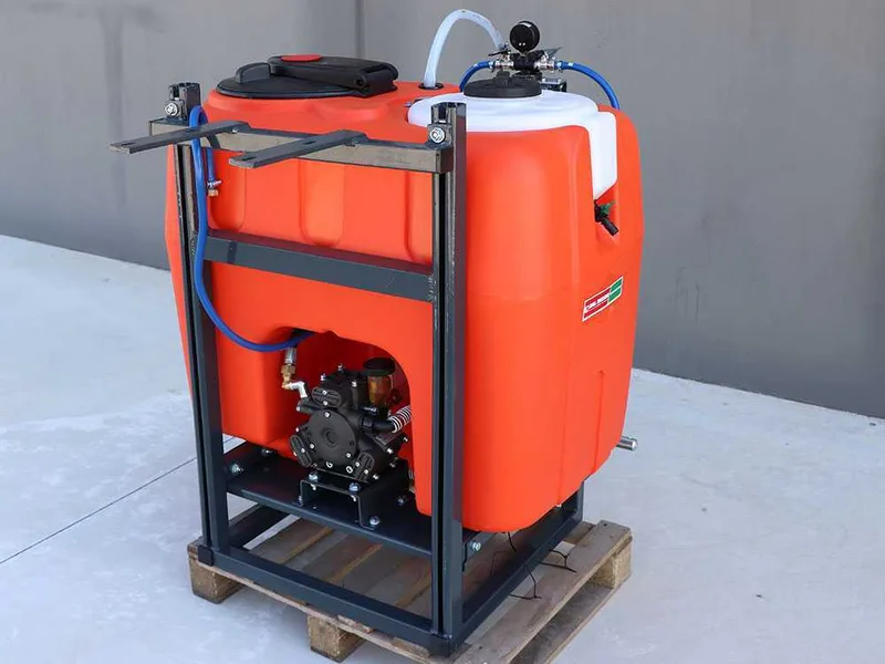 Dal Degan ILEO 200 L - Pulvéristeur porté à tracteur - pompe Comet APS 31
