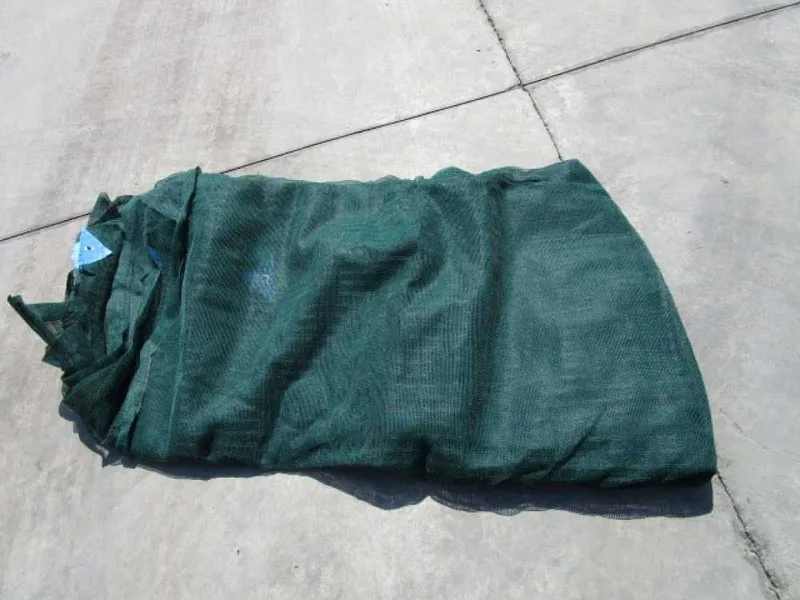 N. 1 Filet anti-épines et anti-arrachage pour récolte 12x12m avec fente, 1 filet en toile 95g/m2