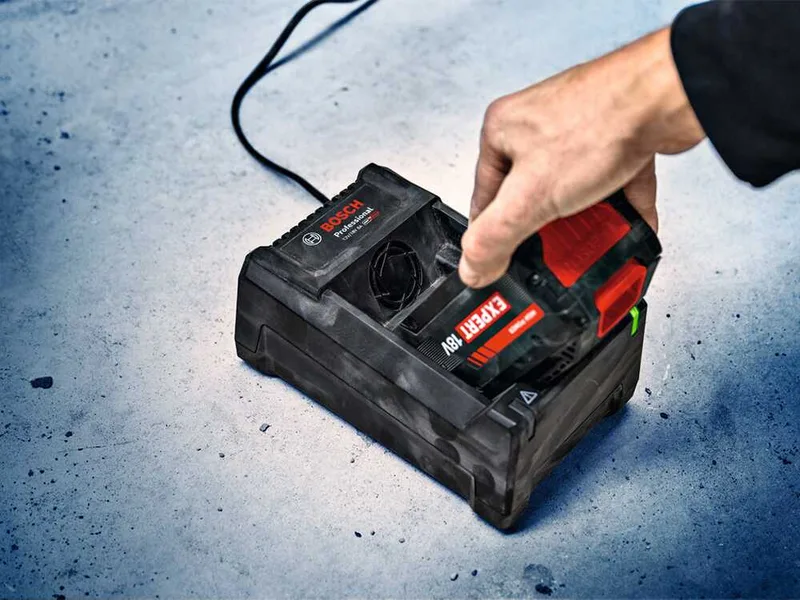 Kit de démarrage Bosch pour gamme Blue Professional - 2 batteries 18 V/5,5 Ah + Chargeur