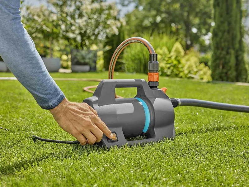 Gardena 4200 Silent - Pompe électrique de jardin pour arrosage - 600 W - Kit avec tuyaux et raccords