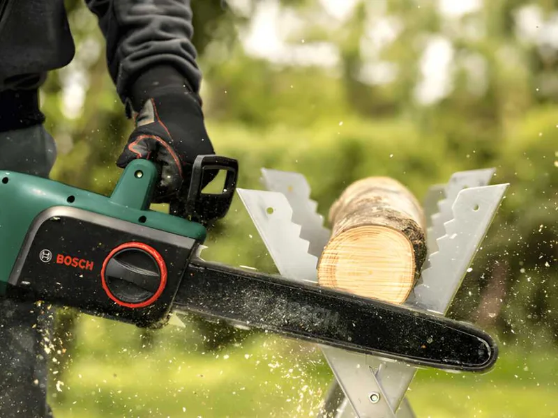 Bosch Universal Chain 35 - Tronçonneuse électrique 1800 W - Guide de 35 cm