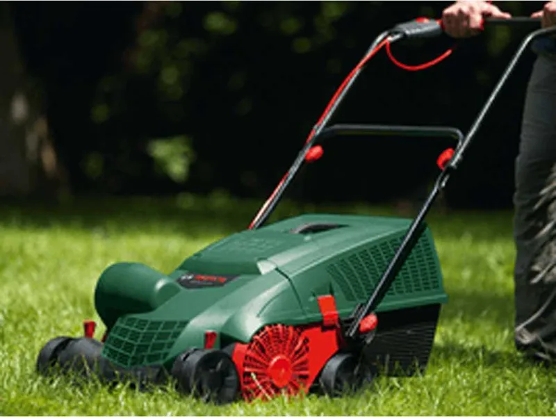BOSCH Universal Raker 900 - Aérateur électrique 900 W