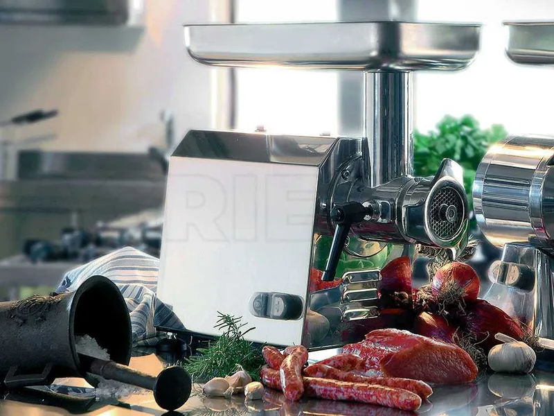 Fama TGI22 - Hachoir à viande électrique - Râpe intégrée - Groupe de hachage en acier inox - 400V