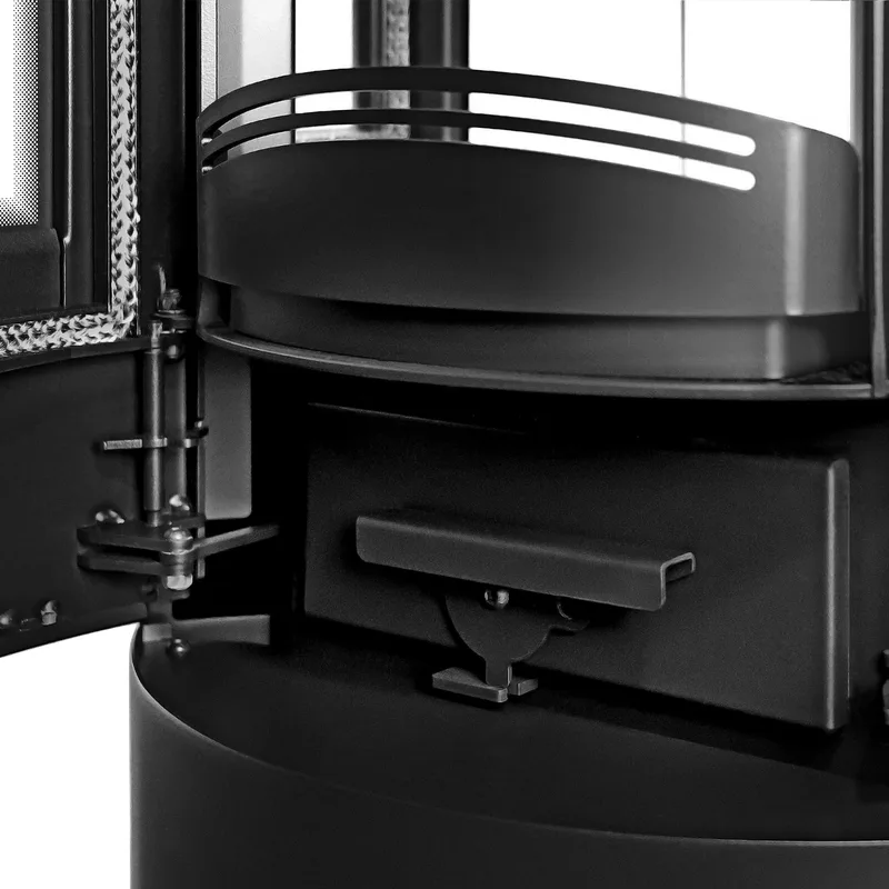 Schmitzker Fisterra Vista Heat poêle à bois en acier noir, avec vitrage sur trois côtés.