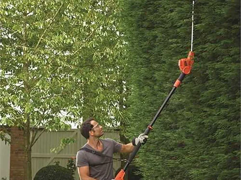 Black & Decker PH5551-QS - Taille-haie électrique sur perche de rallonge télescopique orientable - Lame de 51 cm
