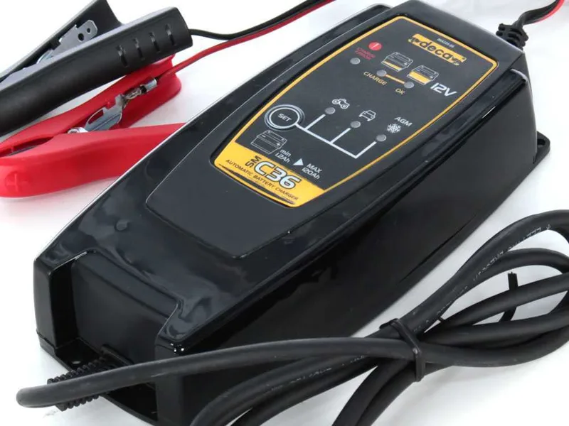 Deca SM C36 - Chargeur de voiture automatique - 12V - batteries de voiture et moto jusqu'à 75A