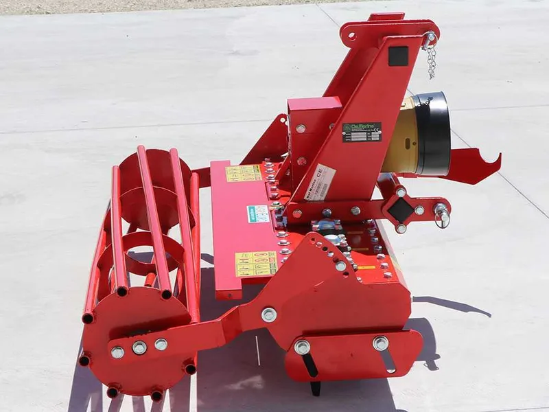 Herse rotative ultra-légère RO 136 - largeur de travail 136 cm - 16 lames Série ultra-légère - Prise de force anti-horaire (Rotation vers la gauche)