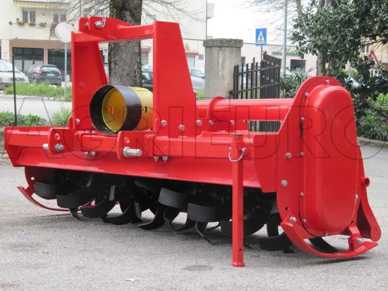 Top Line UR 204 - Fraise pour tracteur série médium - Cardan avec embrayage professionnel