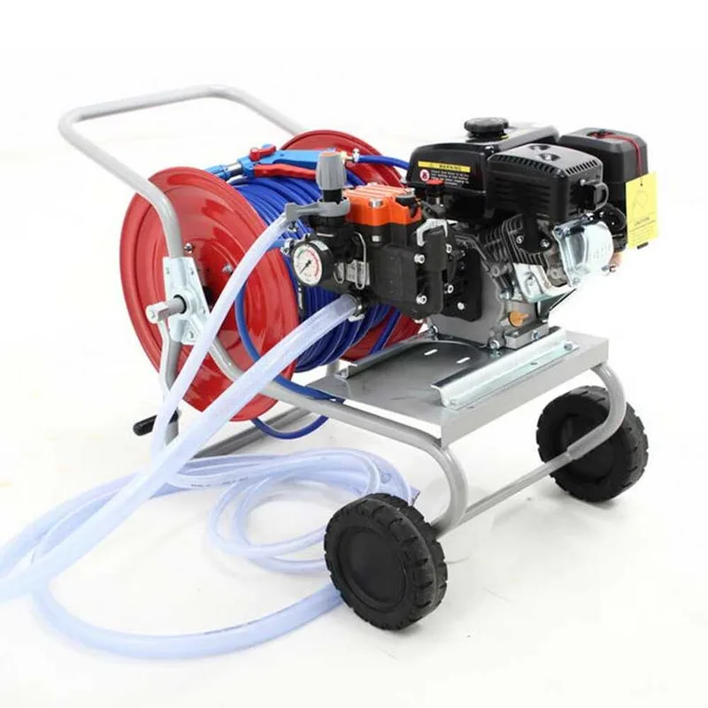 Groupe motopompe de pulvérisation Comet MP 30 avec moteur essence Loncin G 200 F et chariot