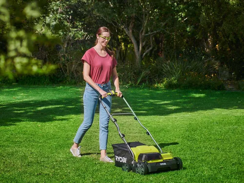 Ryobi RY18SFX35A-240 - Aérateur électrique sur batterie - 18V - 2x4Ah
