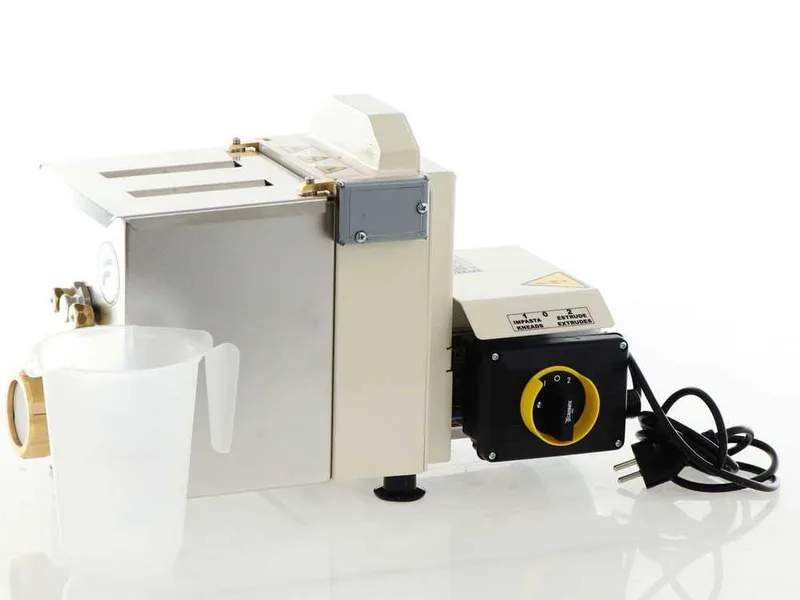 Fama MINI - Machine à pâtes professionnelle 2 en 1 - Pétrissage et extrusion
