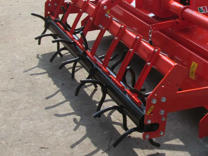 Herse rotative RH210 - largeur de travail 210 cm - 20 lames Série médium - Rouleau à piques