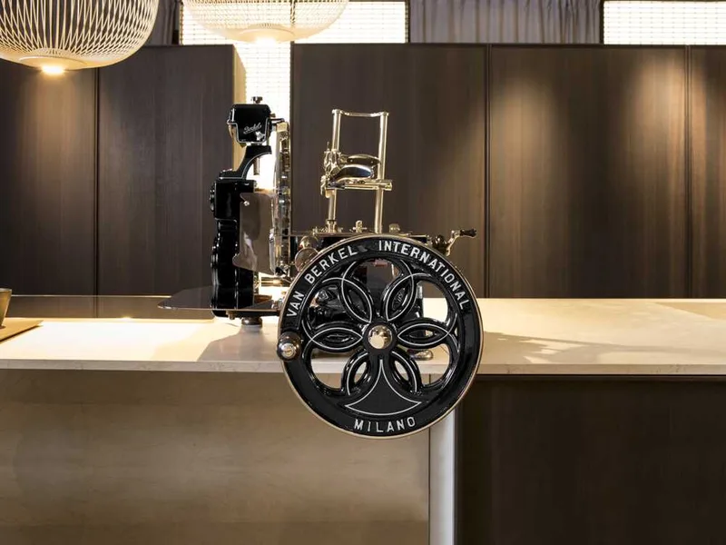 Berkel B114 Noire - Trancheuse à volant - Lame en acier chromé de 320 mm