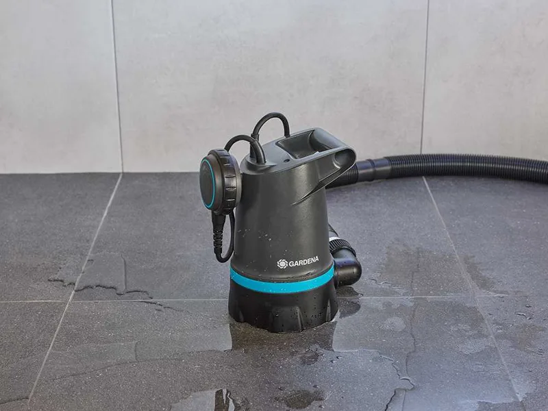 Gardena 20000 BASIC - Pompe immergée électrique pour eaux claires - Flotteur intégré