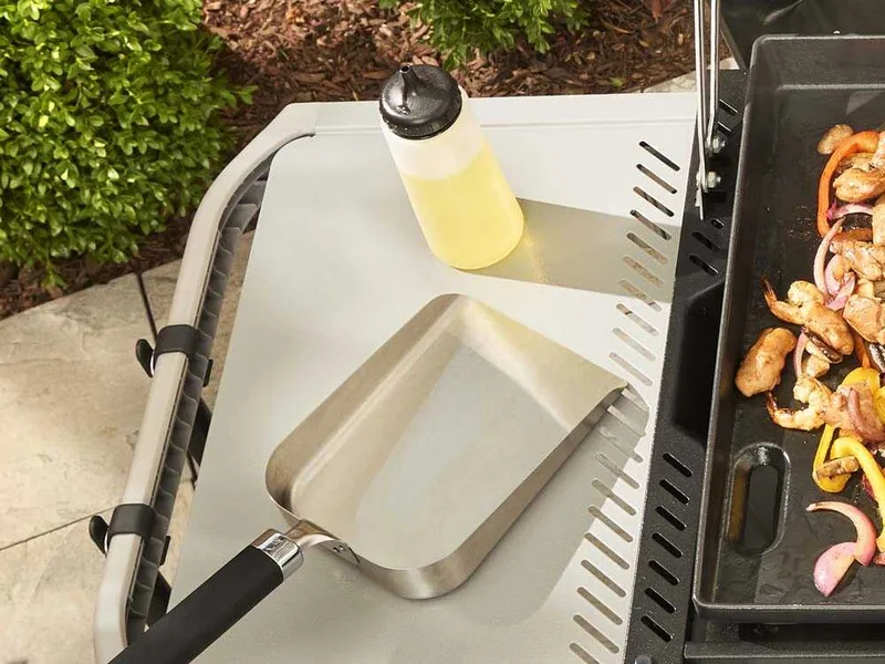 Lot de deux bouteilles doseuses Weber