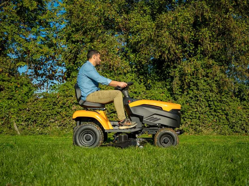 Stiga Tornado 398e - Kit Tracteur tondeuse + 1 module de batterie ePower Pro de 56V/40Ah - Éjection latérale et mulching