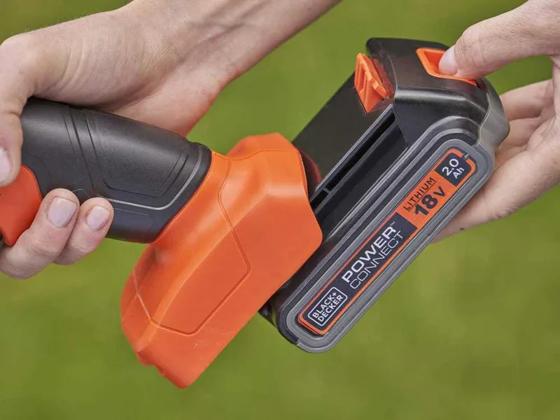 Black & Decker B&DBCSS18D1W - Cisaille à gazon et à haies à batterie 18V 2Ah + une batterie 18V 2Ah