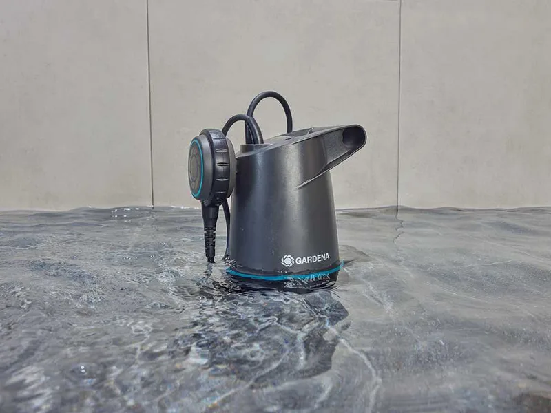 Gardena 20000 BASIC - Pompe immergée électrique pour eaux claires - Flotteur intégré