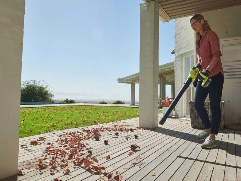 Ryobi RY18BLCXA-0 - Souffleur à feuilles à batterie compact - 18V