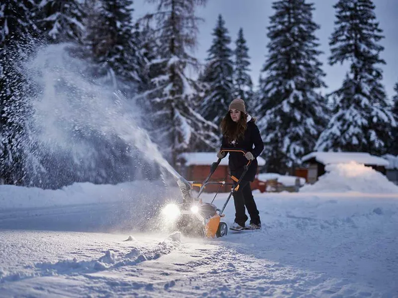 Stiga ST 700e Kit - Fraise à neige à batterie - 48 V/7,5 Ah