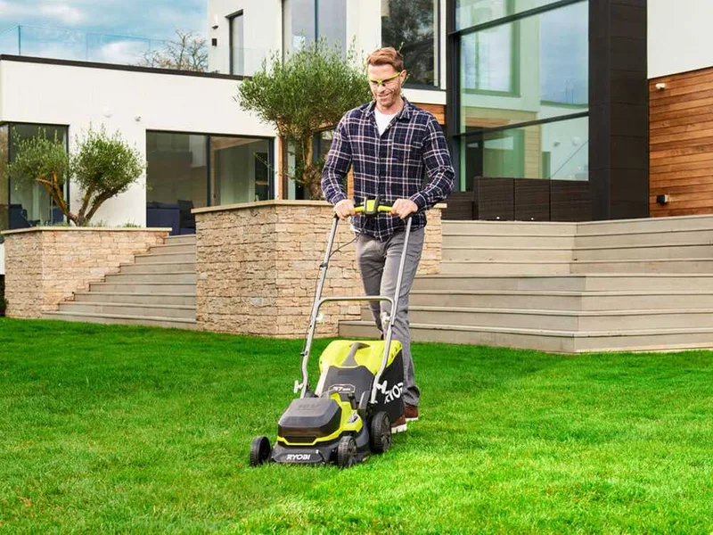 Tondeuse électrique à batterie RYOBI RY18LM37A-140 - 18V - 4Ah - bac de 45 l - Coupe de 37 cm
