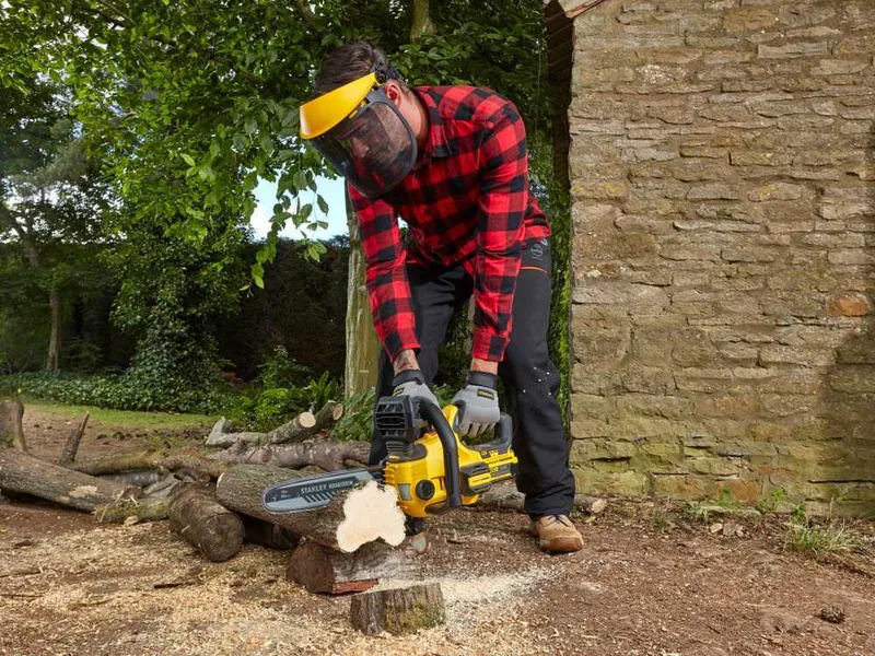 Stanley Fatmax V20 - Tronçonneuse à batterie 18 V 4 Ah - Guide de 30 cm