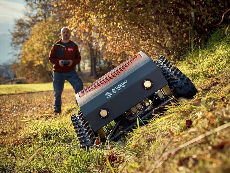 BlueBird FM 23-53 - Robot débroussailleur à chenilles hybride (thermique + batterie) - Radiocommandé