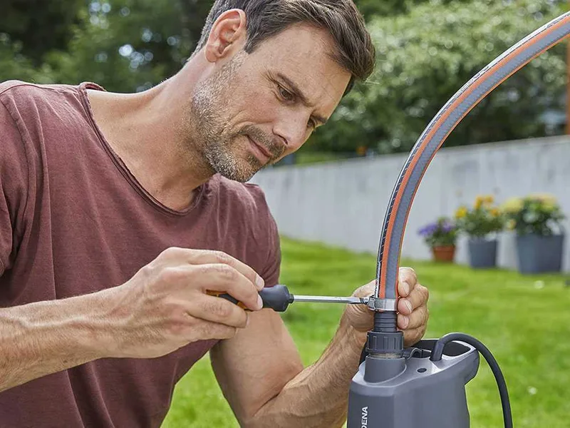 Pompe immergée à pression Gardena 5900/4 inox - pour eaux claires - 900W