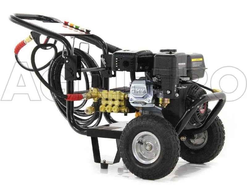 Nettoyeur haute pression thermique GeoTech Pro PWP 12/205 ZW avec moteur Loncin à essence
