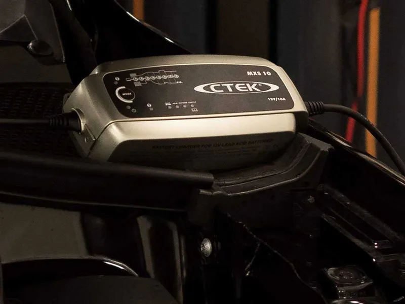 CTEK MXS 10 - Chargeur de batterie 12V - 8 étapes - automatique - ateliers, caravanes, bateaux, voitures