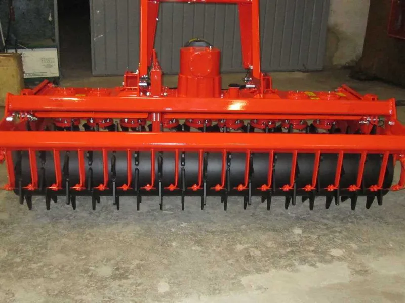 Herse rotative RM250 - largeur de travail 250 cm - 22 lames Série lourde - Rouleau PACKER