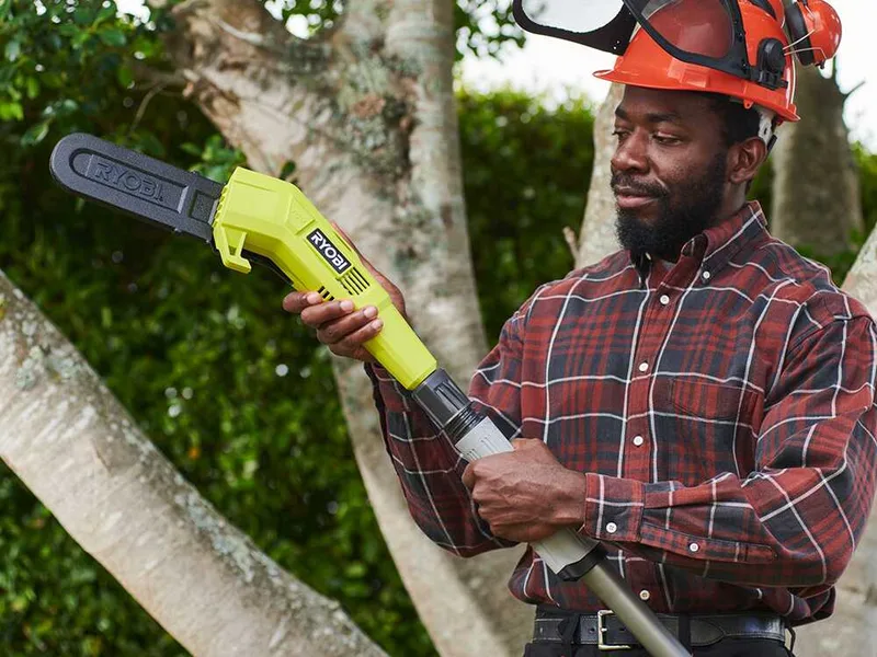 Ryobi RY18PP20A-0 - Élagueuse à batterie sur perche télescopique - Guide 20 cm - 18 V/4 Ah
