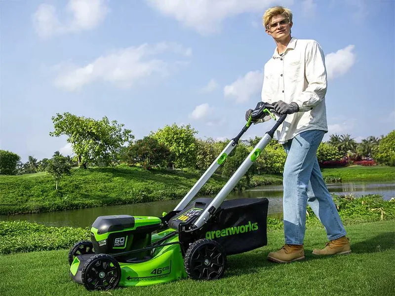 Greenworks GD60LM46SPK4 - Tondeuse à gazon autotractée à batterie - 60V/4Ah - Coupe 46 cm