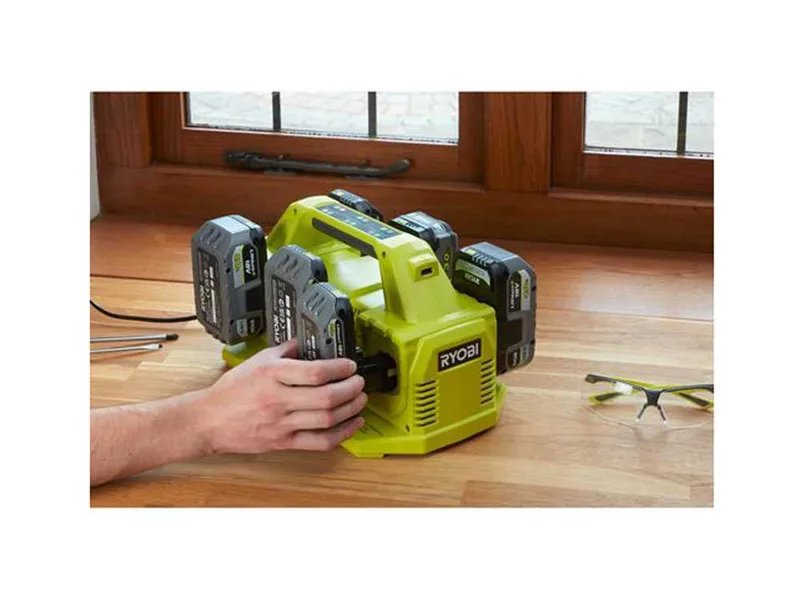 Chargeur de batterie à 6 ports RYOBI 18V - RC18640