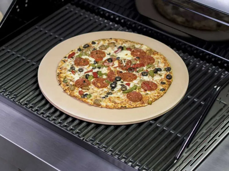 Set pierre ronde et pelle en bois pour pizza
