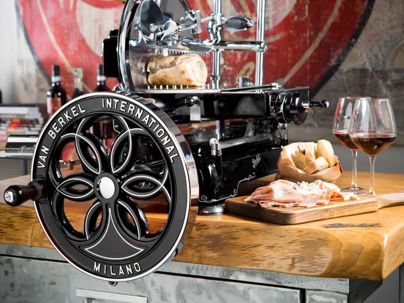 Berkel B114 Noire - Trancheuse à volant - Lame en acier chromé de 320 mm